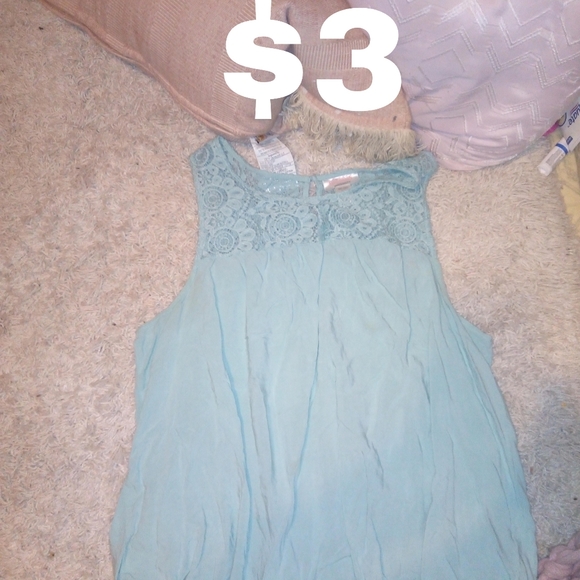 Clothes - Picture 9 of 11